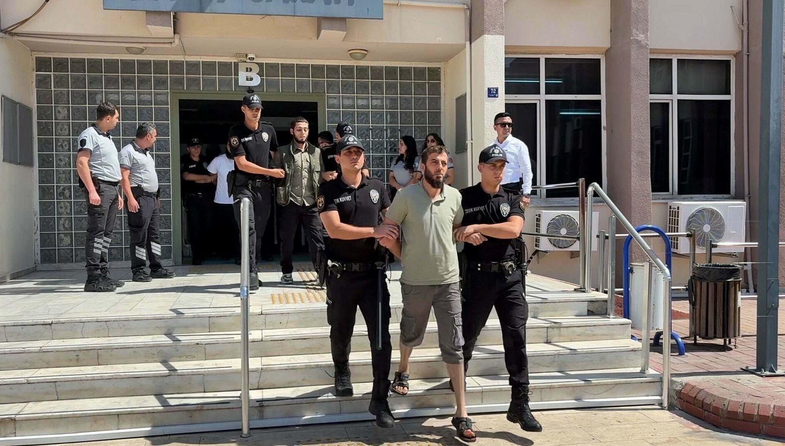 aydinda daes operasyonunda 5 tutuklama jczCOf2H