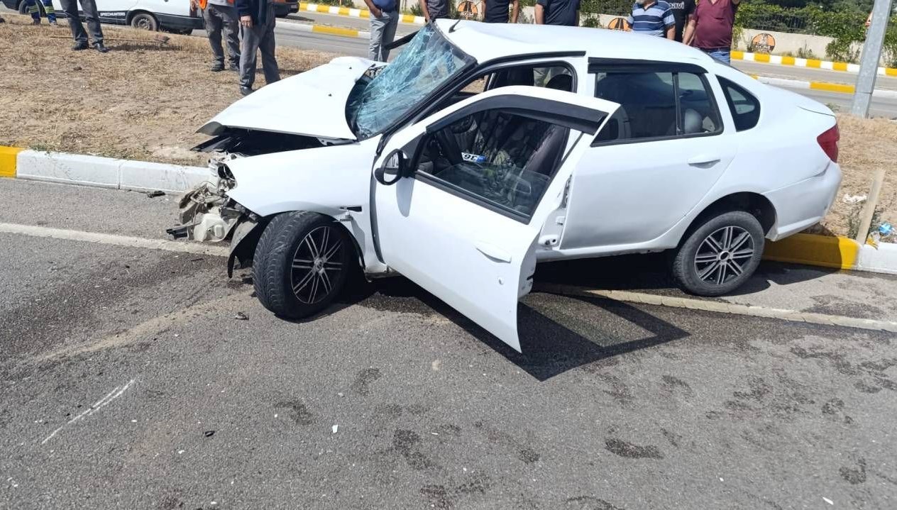 kepceye carpan otomobilin surucusu yaralandi ipN7Gjnw