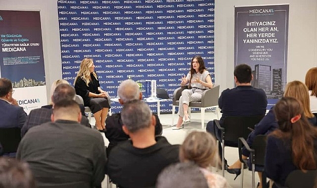 sezonun hik yesi cesmede yaz soylesisi arkas sanat alacatida yapildi yAEdCaiM