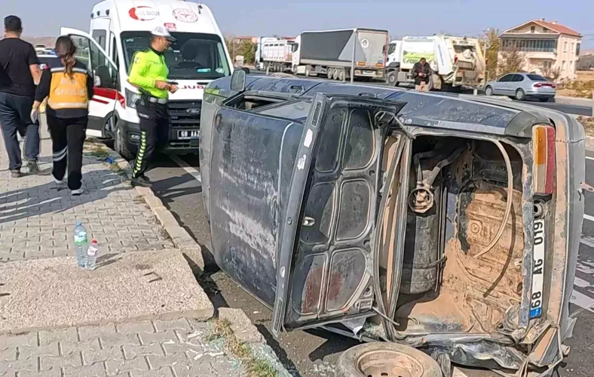 aksarayda tir ile carpisan otomobil devrildi 3 yarali EHK3KTj8.jpg