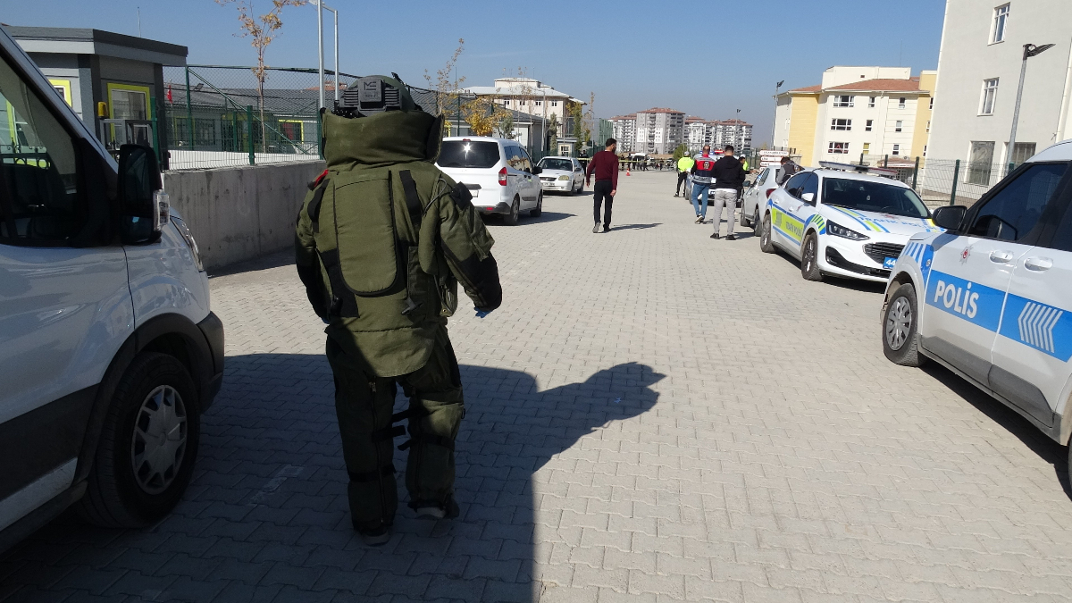 malatyada okul yerleskesinde supheli cisim panigi 263ebUtC.jpg