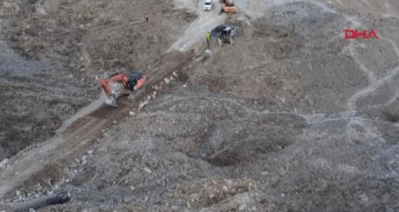 Hakkari-Van Kara Yolu Heyelan Sonrası Yeniden Açıldı