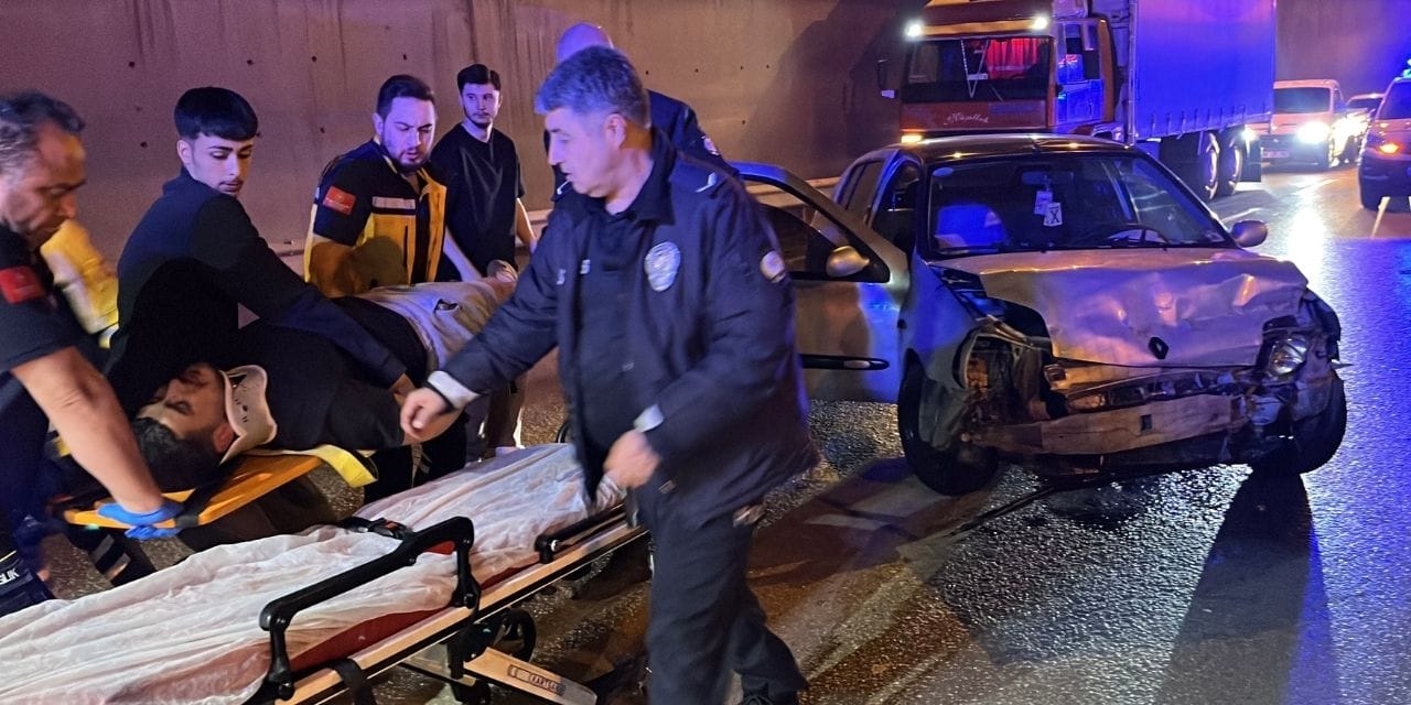 bariyerlere-carpan-19-yasindaki-genc-yaralandi-TAIr23l2